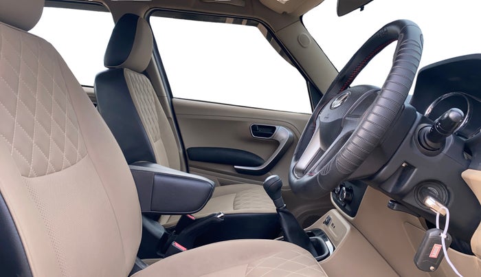 2019 Mahindra TUV300 T10, Diesel, Manual, 46,232 km, Right Side Front Door Cabin