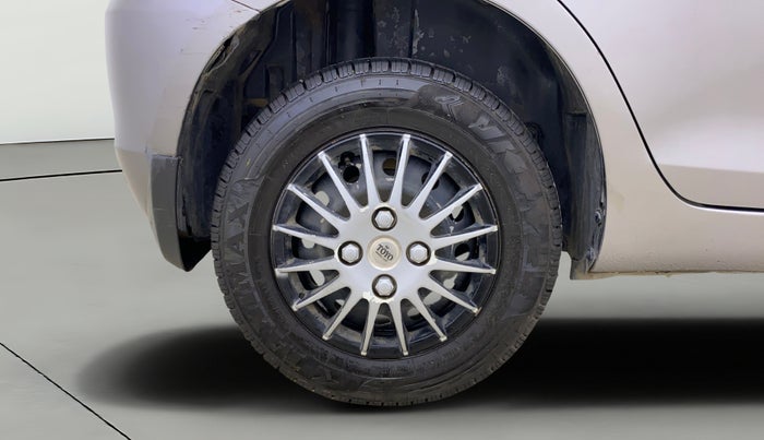 2016 Maruti Swift VXI, Petrol, Manual, 99,872 km, Right Rear Wheel