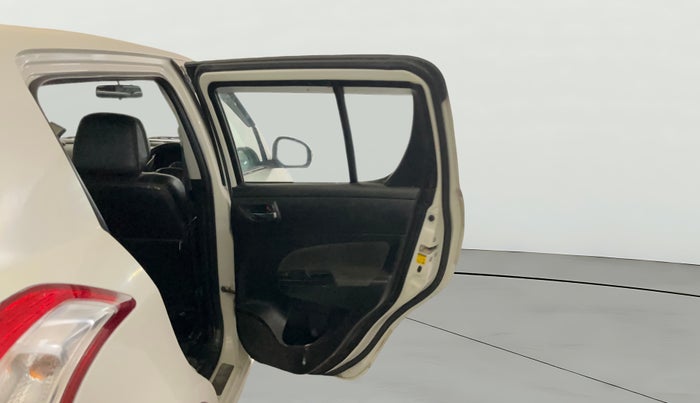 2015 Maruti Swift VXI, Petrol, Manual, 1,04,882 km, RHS Rear Door