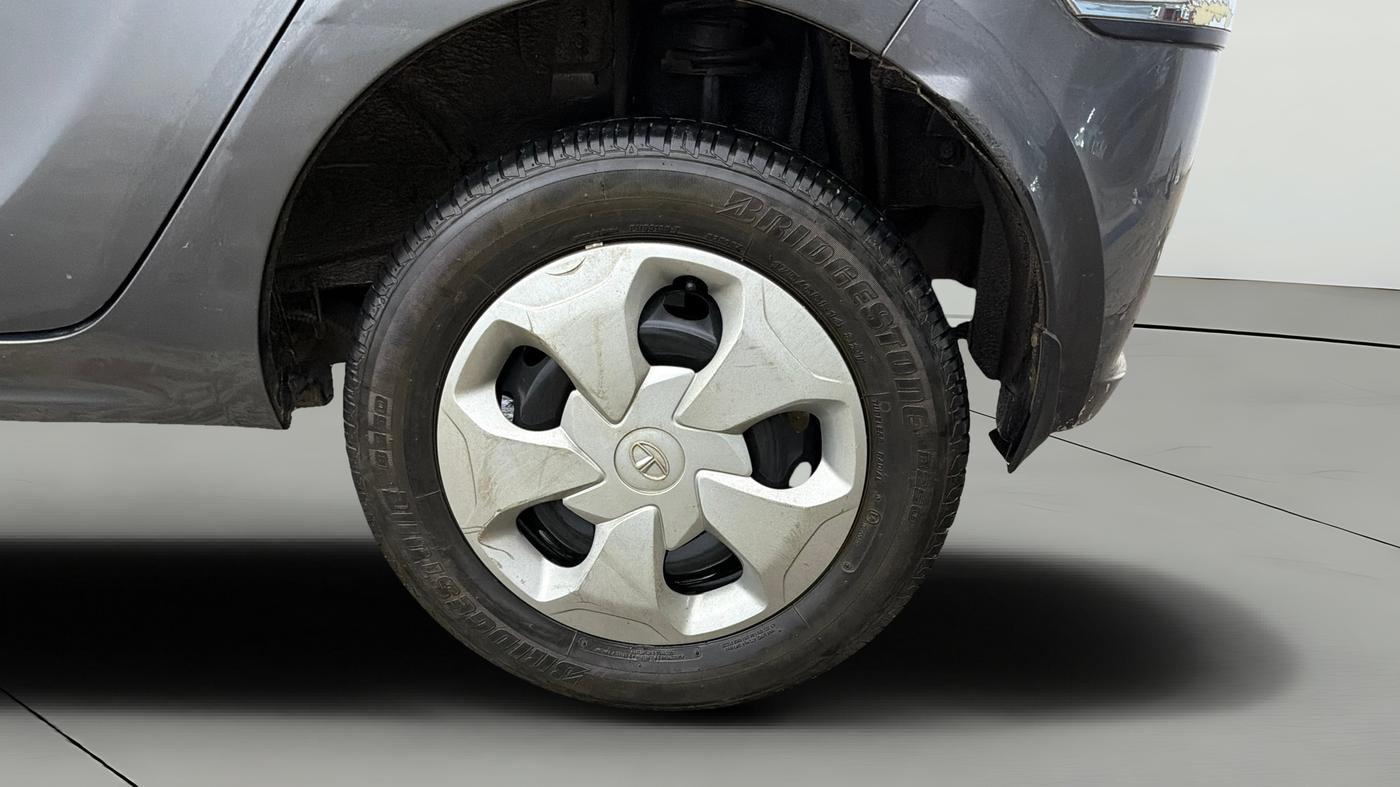2022 Tata Tiago XT CNG, CNG, Manual, 33,279 km, Left Rear Wheel