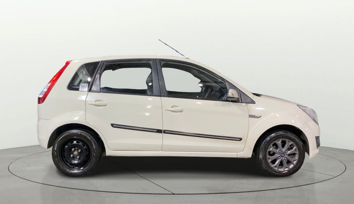 2015 Ford New Figo TITANIUM 1.2 PETROL MT, Petrol, Manual, 77,332 km, Right Side View