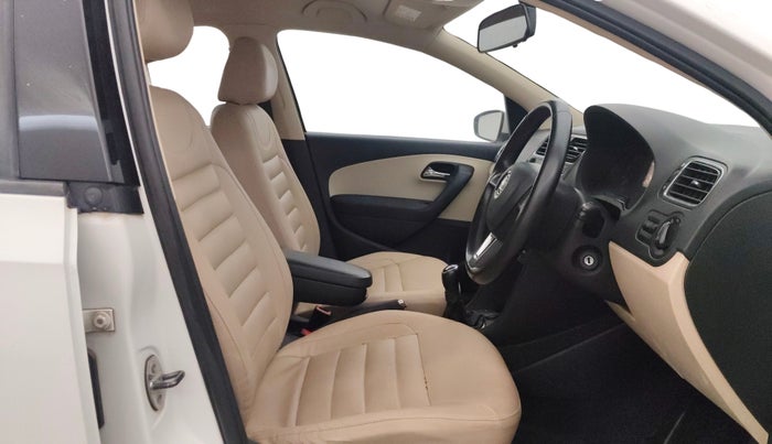 2017 Skoda Rapid AMBITION 1.6 MPI MT, Petrol, Manual, 43,118 km, Right Side Front Door Cabin