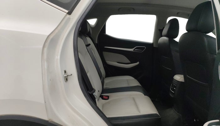 2022 MG ASTOR SHARP 1.5 MT, Petrol, Manual, 10,118 km, Right Side Rear Door Cabin