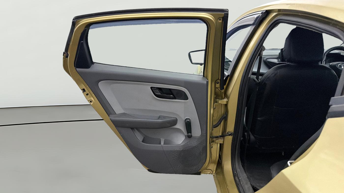 2020 Tata ALTROZ XE PETROL, CNG, Manual, 57,079 km, LHS Rear Door