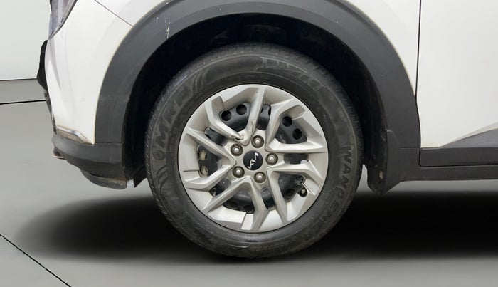 2023 KIA CARENS PRESTIGE PLUS 1.5 PETROL IMT 7 STR, Petrol, Manual, 18,306 km, Left Front Wheel