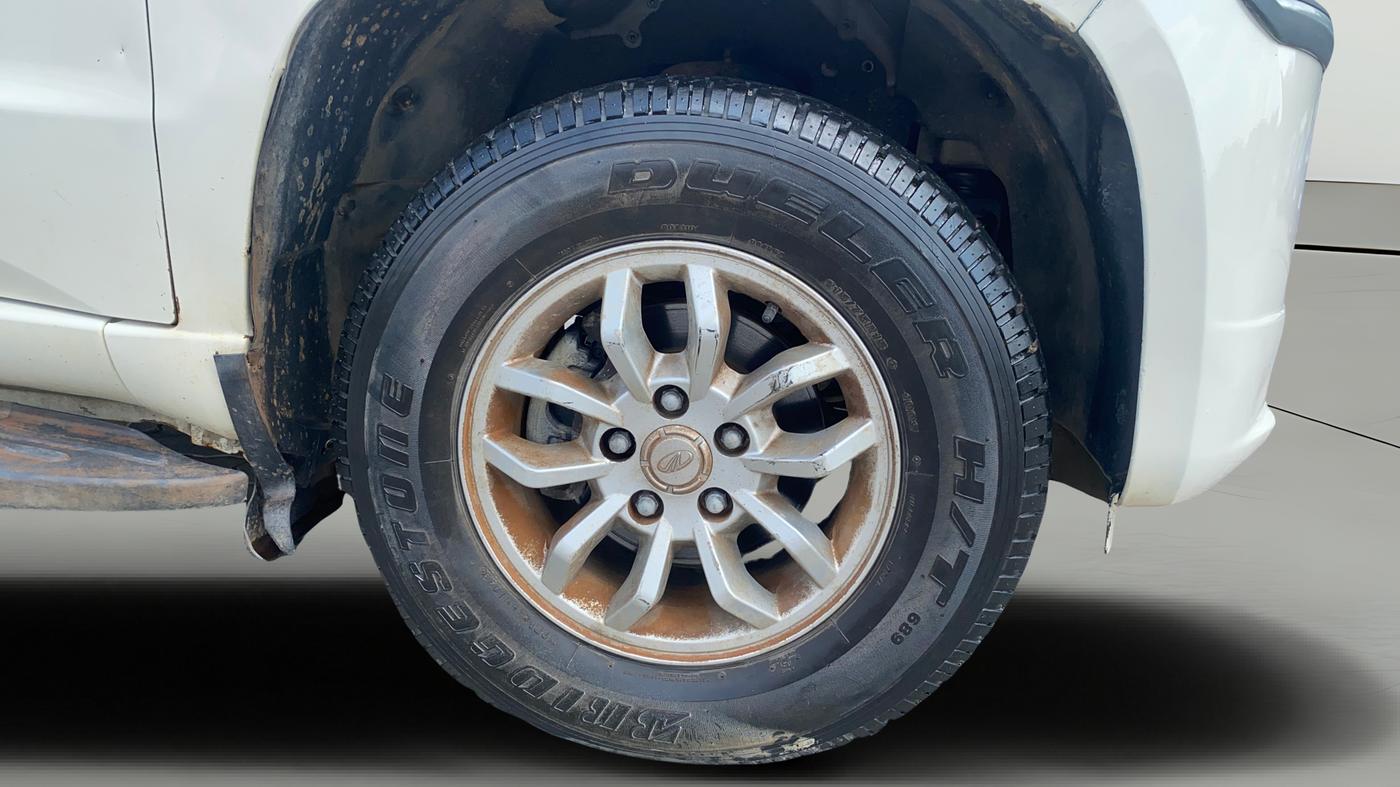 2016 Mahindra TUV300 T8, Diesel, Manual, 79,947 km, Right Front Wheel