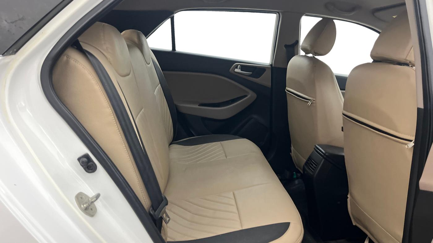 2020 Hyundai Elite i20 SPORTZ PLUS 1.2, Petrol, Manual, 59,631 km, Right Side Rear Door Cabin