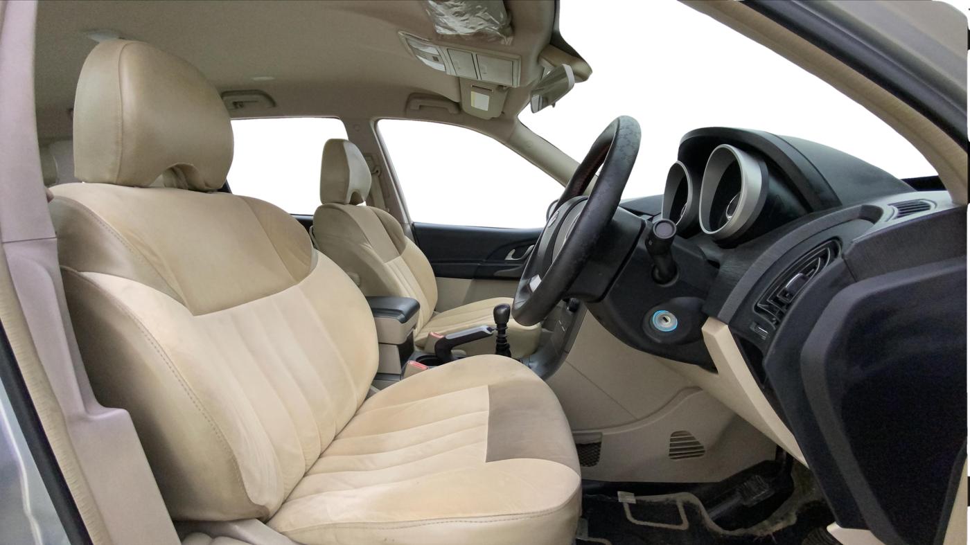2016 Mahindra XUV500 W6, Diesel, Manual, 63,766 km, Right Side Front Door Cabin