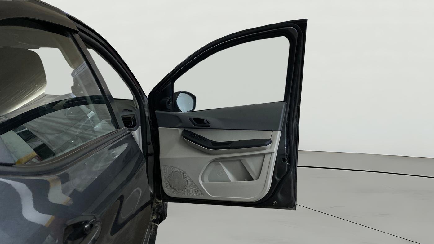 2025 Tata Tiago XT PETROL, Petrol, Manual, 11,015 km, RHS Front Door