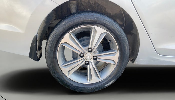 2018 Hyundai Verna 1.6 VTVT SX, Petrol, Manual, 50,759 km, Right Rear Wheel