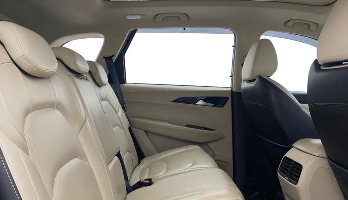 2022 MG HECTOR SHARP HYBRID 1.5 PETROL, Petrol, Manual, 19,018 km, Right Side Rear Door Cabin