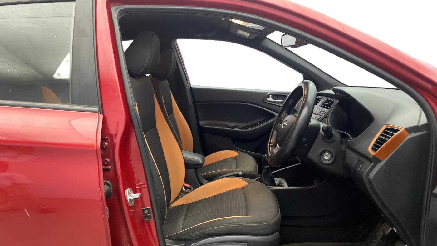 2016 Hyundai i20 Active 1.2 S, Petrol, Manual, 1,30,736 km, Right Side Front Door Cabin