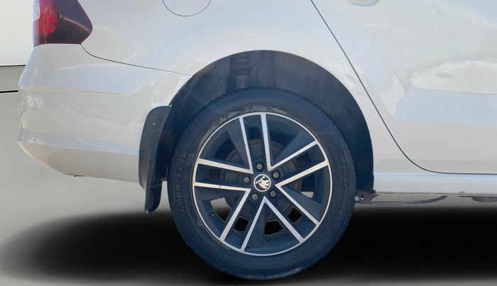 2019 Skoda Rapid STYLE 1.6 MPI AT, Petrol, Automatic, 82,335 km, Right Rear Wheel