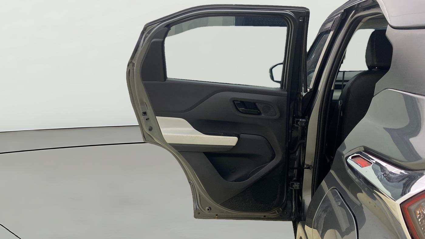 2023 Tata PUNCH ACCOMPLISHED DAZZLE SUNROOF CNG MT, CNG, Manual, 32,960 km, LHS Rear Door