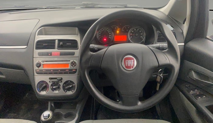2014 Fiat Grand Punto DYNAMIC 1.3, Diesel, Manual, 1,12,238 km, Steering Wheel Close Up