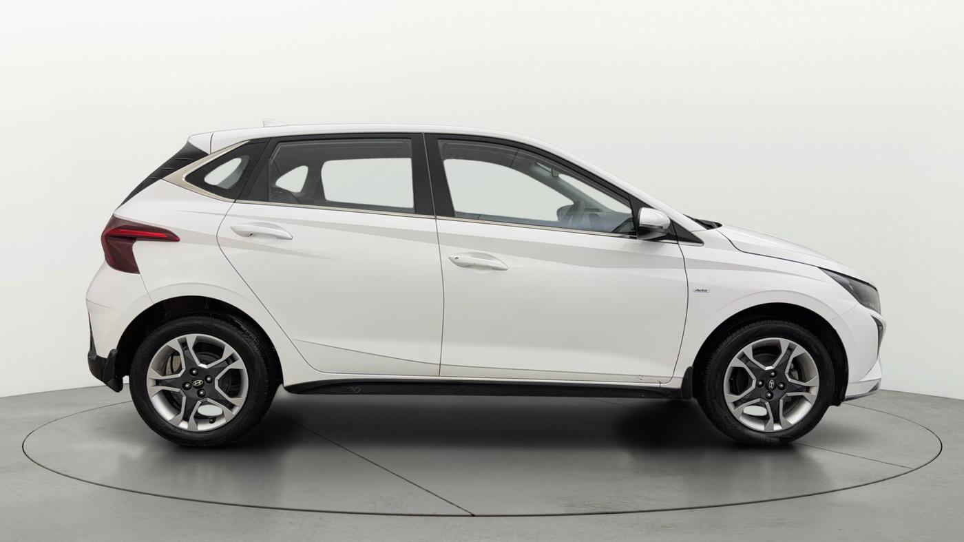 2024 Hyundai NEW I20 SPORTZ 1.2 IVT, Petrol, Automatic, 13,684 km, Right Side View