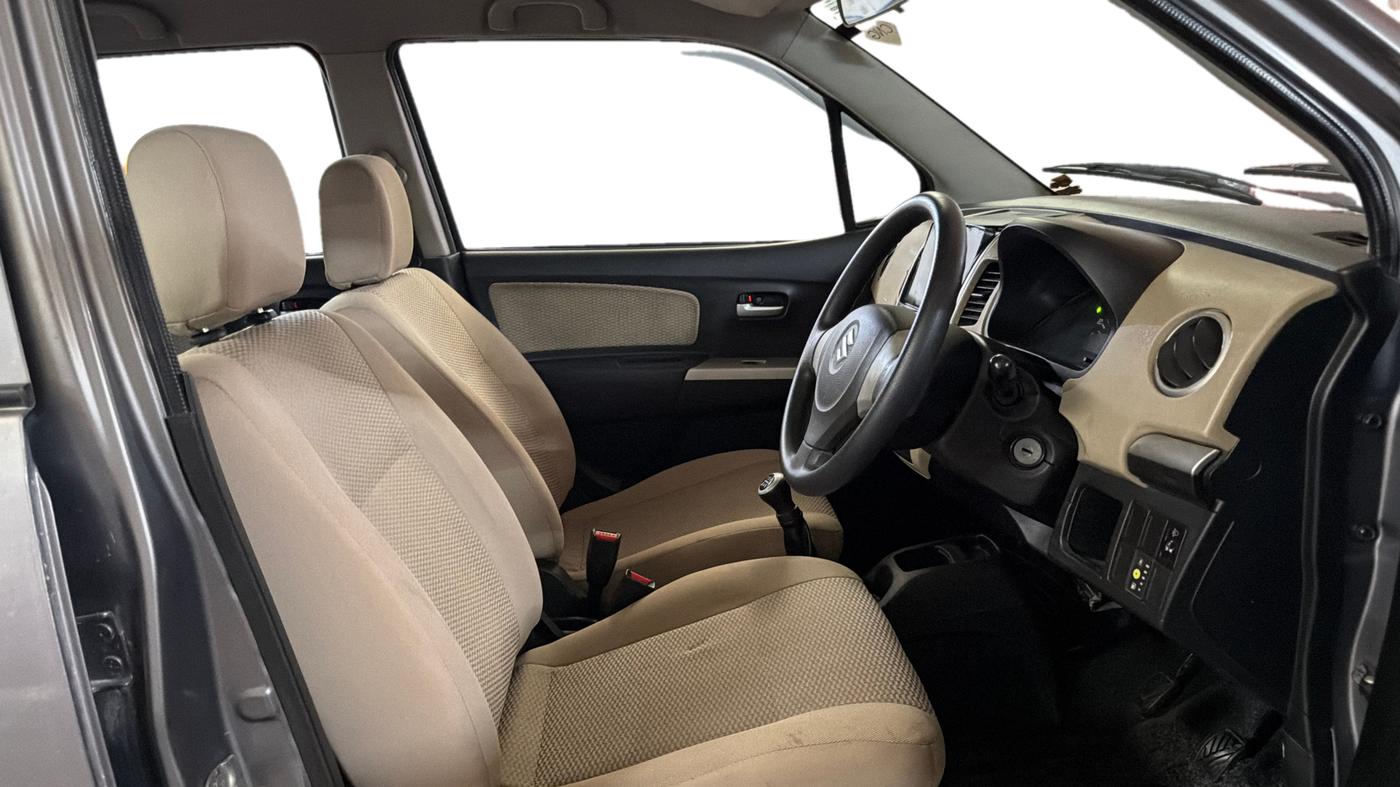 2017 Maruti Wagon R 1.0 LXI CNG, CNG, Manual, 75,765 km, Right Side Front Door Cabin