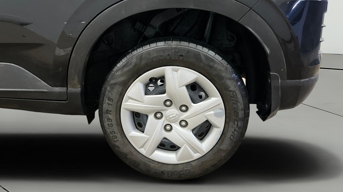 2022 Hyundai VENUE S 1.2, Petrol, Manual, 32,325 km, Left Rear Wheel