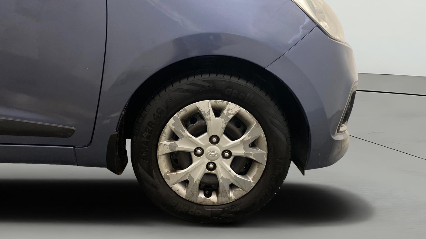 2015 Hyundai Grand i10 SPORTZ 1.2 KAPPA VTVT, Petrol, Manual, 1,40,829 km, Right Front Wheel