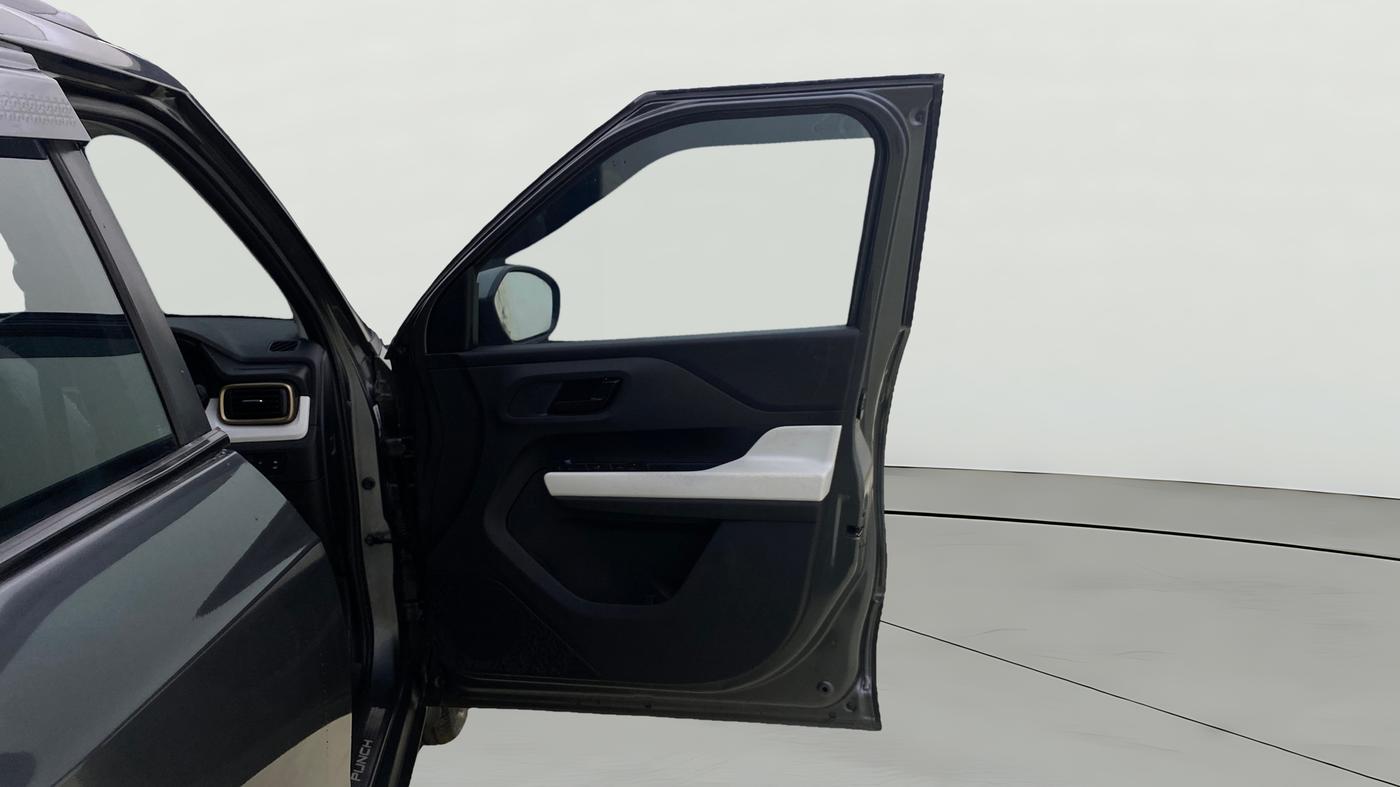 2023 Tata PUNCH ACCOMPLISHED DAZZLE SUNROOF CNG MT, CNG, Manual, 32,960 km, RHS Front Door