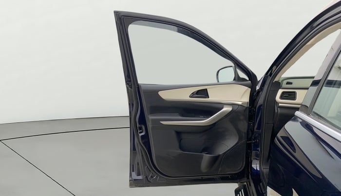 2023 Mahindra XUV700 MX P MT 5 STR, Petrol, Manual, 50,592 km, LHS Front Door