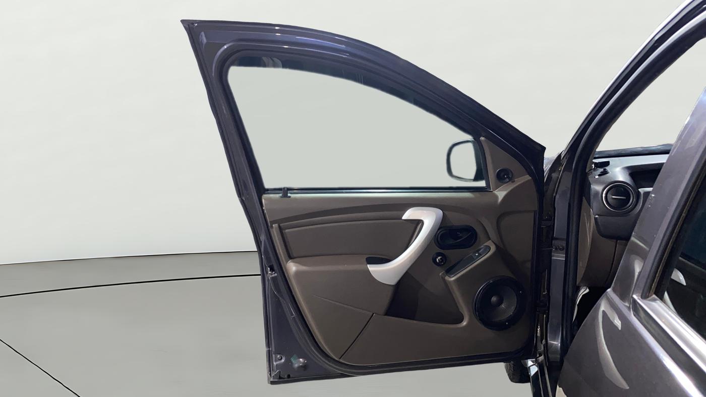 2017 Renault Duster RXE PETROL, Petrol, Manual, 27,433 km, LHS Front Door