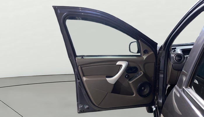 2017 Renault Duster RXE PETROL, Petrol, Manual, 27,433 km, LHS Front Door