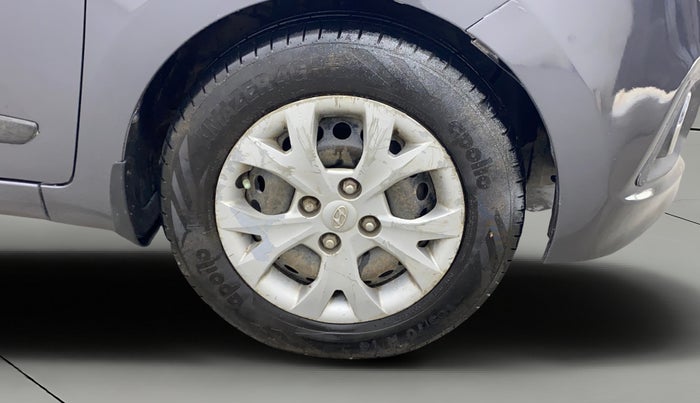 2016 Hyundai Grand i10 MAGNA AT 1.2 KAPPA VTVT, Petrol, Automatic, 1,44,697 km, Right Front Wheel