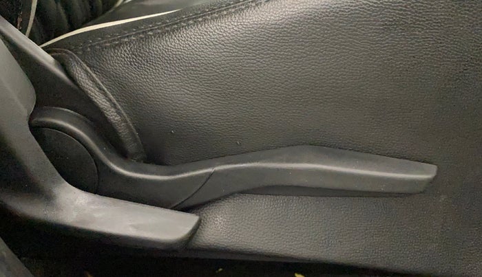2022 Maruti Swift VXI, Petrol, Manual, 33,712 km, Driver Side Adjustment Panel