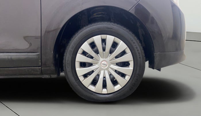 2015 Renault Lodgy 110 PS RXL 8STR, Diesel, Manual, 53,119 km, Right Front Wheel