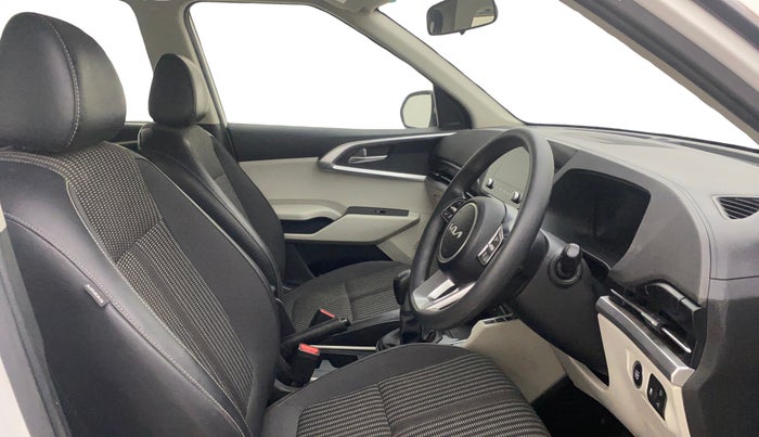 2022 KIA CARENS PRESTIGE PLUS 1.5 DIESEL 7 STR, Diesel, Manual, 40,230 km, Right Side Front Door Cabin