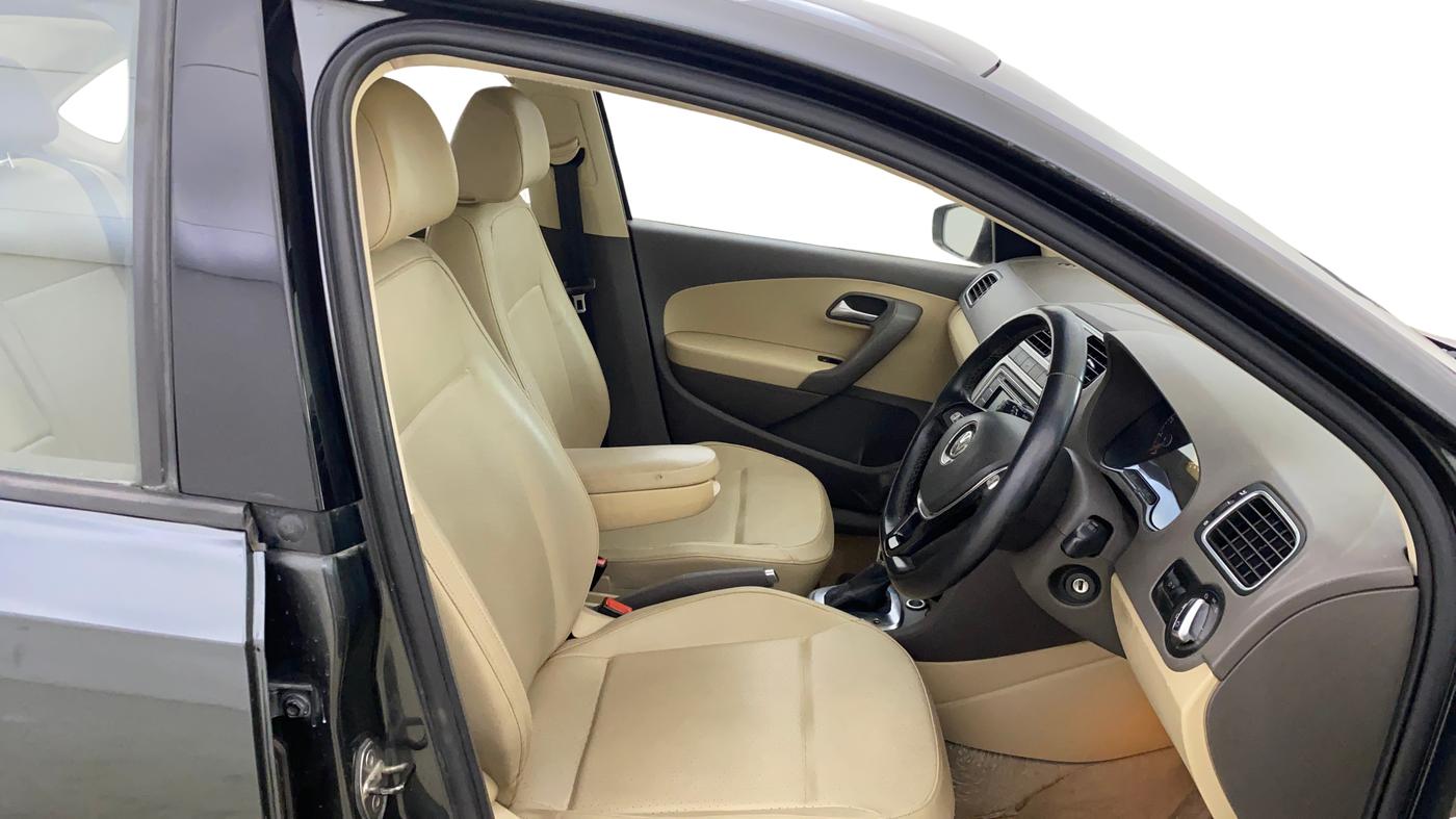 2015 Volkswagen Vento 1.2 TSI HIGHLINE PLUS AT, Petrol, Automatic, 47,203 km, Right Side Front Door Cabin