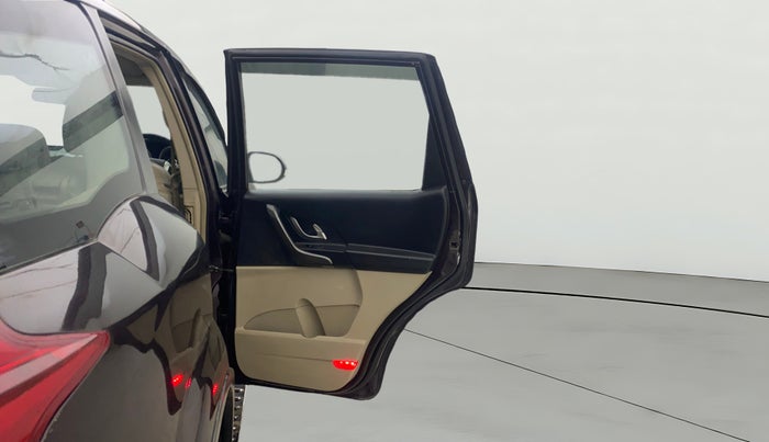 2015 Mahindra XUV500 W10, Diesel, Manual, 77,461 km, RHS Rear Door