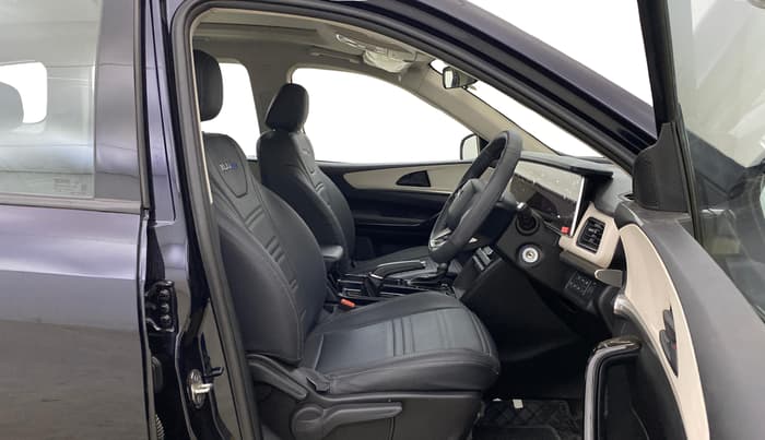 2023 Mahindra XUV700 AX 5 P AT 5 STR, Petrol, Automatic, 13,423 km, Right Side Front Door Cabin