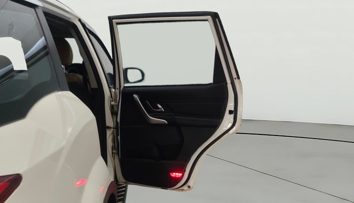 2018 Mahindra XUV500 W11 AT, Diesel, Automatic, 81,037 km, RHS Rear Door