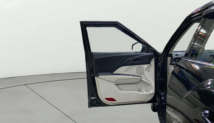 2022 Mahindra XUV300 W4 1.2 PETROL, Petrol, Manual, 26,197 km, LHS Front Door