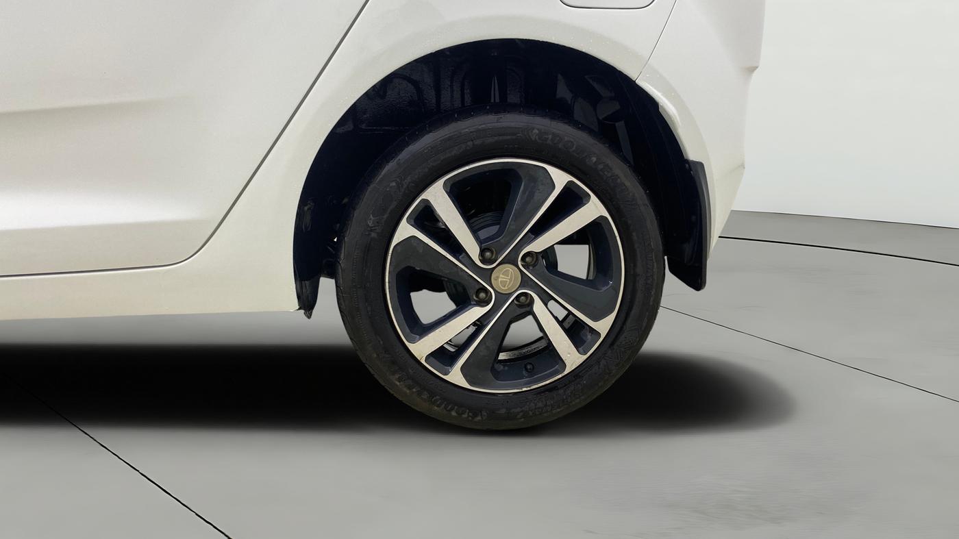 2022 Tata ALTROZ XZ PETROL, Petrol, Manual, 54,827 km, Left Rear Wheel