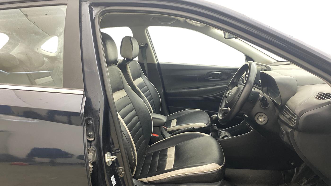 2023 Hyundai NEW I20 SPORTZ 1.2 MT, Petrol, Manual, 1,01,211 km, Right Side Front Door Cabin