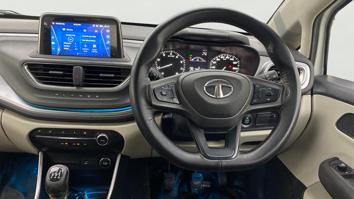 2023 Tata ALTROZ XZ (O) PETROL, Petrol, Manual, 52,627 km, Steering Wheel Close Up