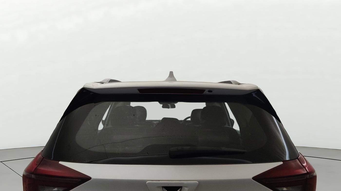 2025 Mahindra XUV700 AX 7 LUXURY P AT 7 STR, Petrol, Automatic, 8,456 km, Rear Windshield