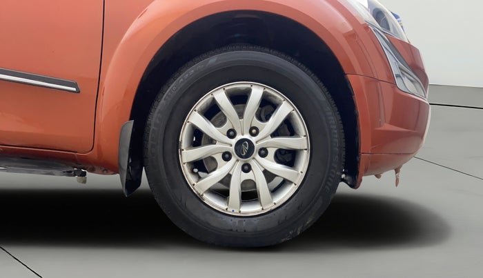 2017 Mahindra XUV500 W4, Diesel, Manual, 85,231 km, Right Front Wheel