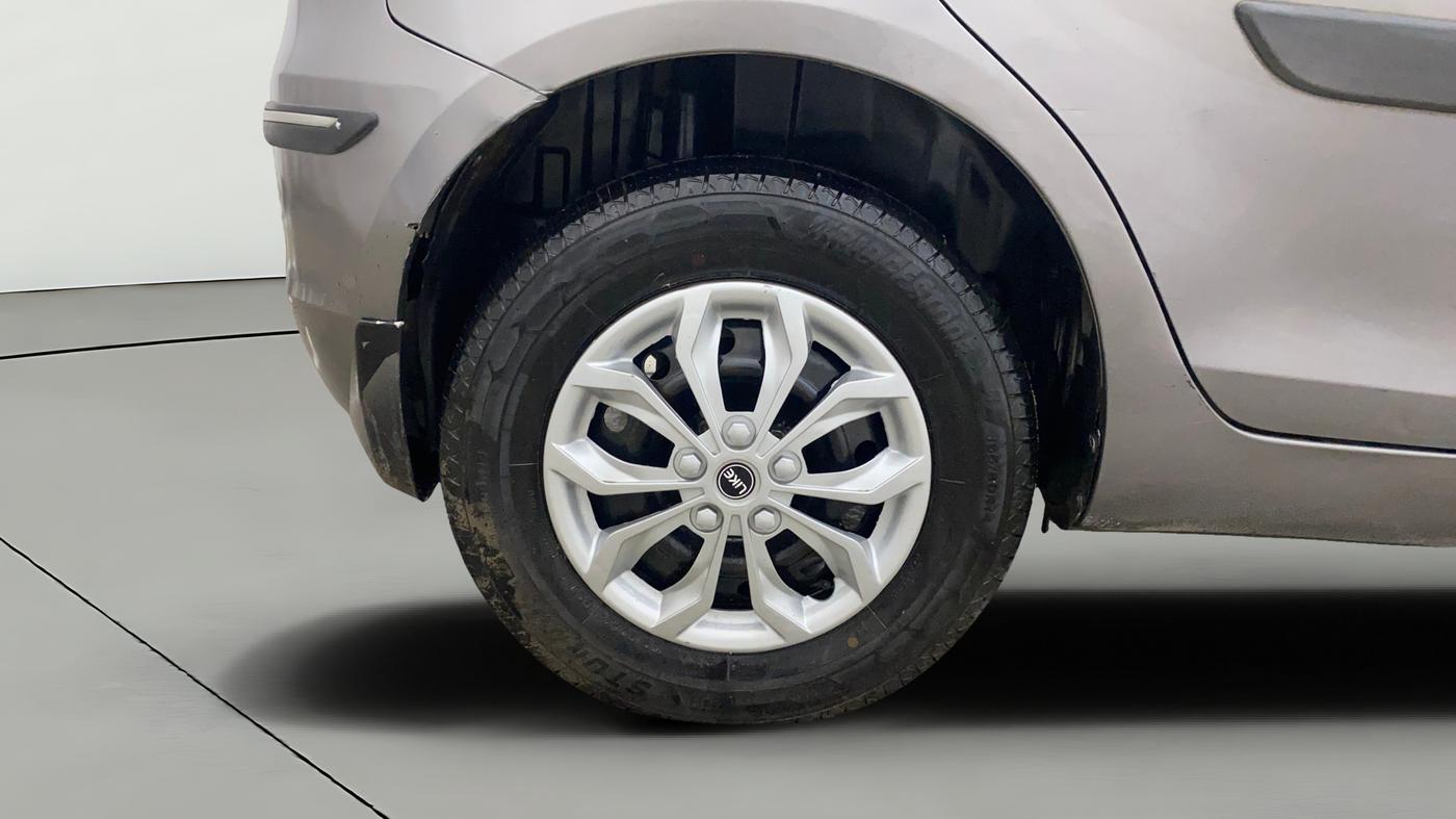 2017 Maruti Swift VXI, Petrol, Manual, 97,134 km, Right Rear Wheel