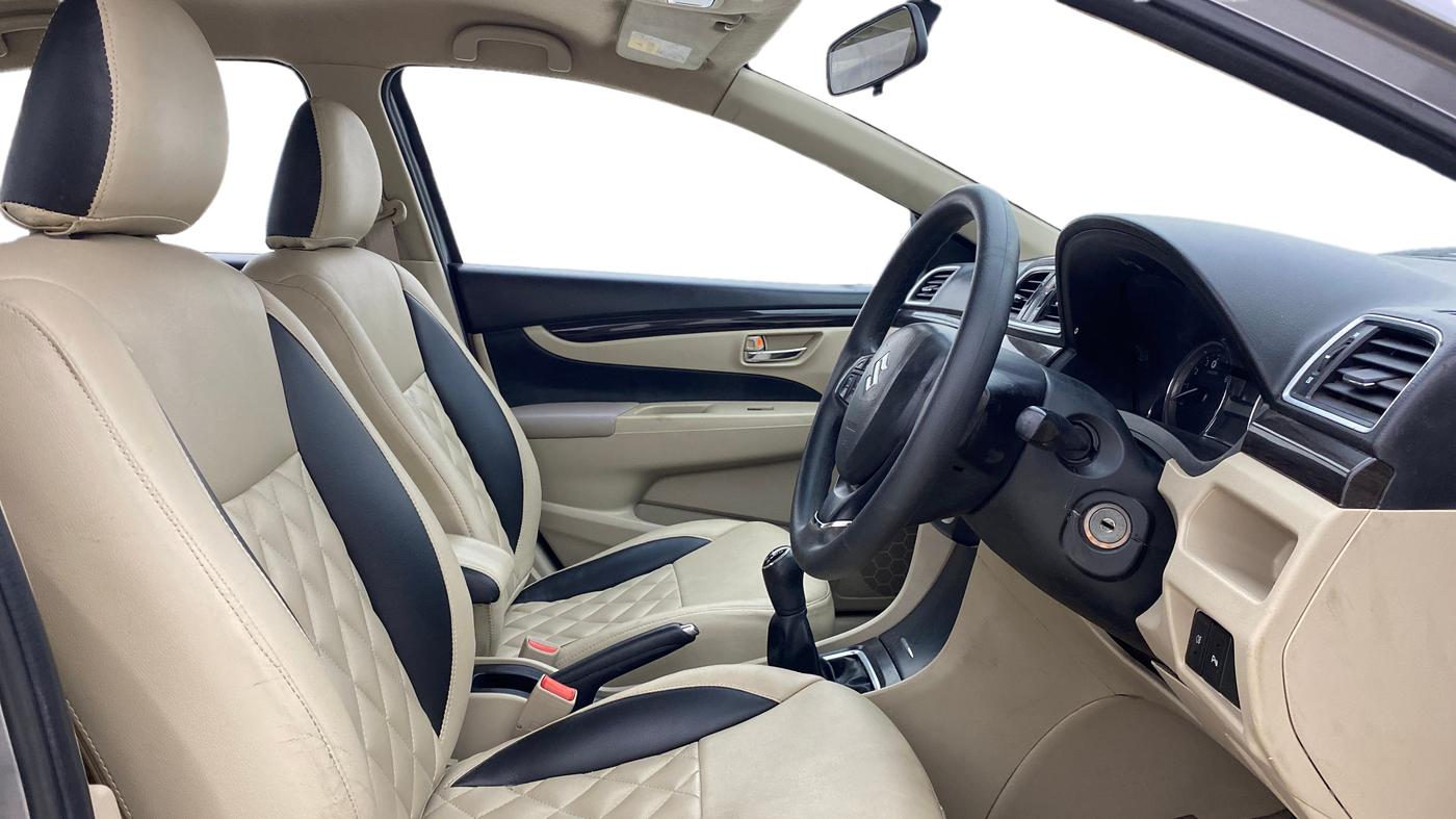 2017 Maruti Ciaz DELTA 1.4 MT PETROL, Petrol, Manual, 37,038 km, Right Side Front Door Cabin