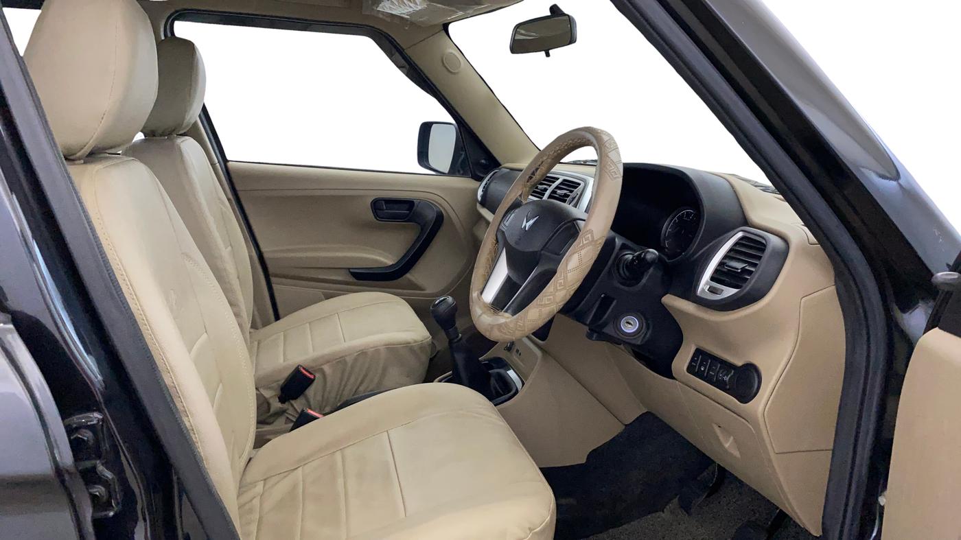 2022 Mahindra BOLERO NEO N 8, Diesel, Manual, 13,391 km, Right Side Front Door Cabin