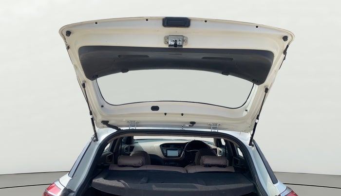 2017 Hyundai Elite i20 ASTA 1.2 (O), CNG, Manual, 1,45,979 km, Boot Door Open