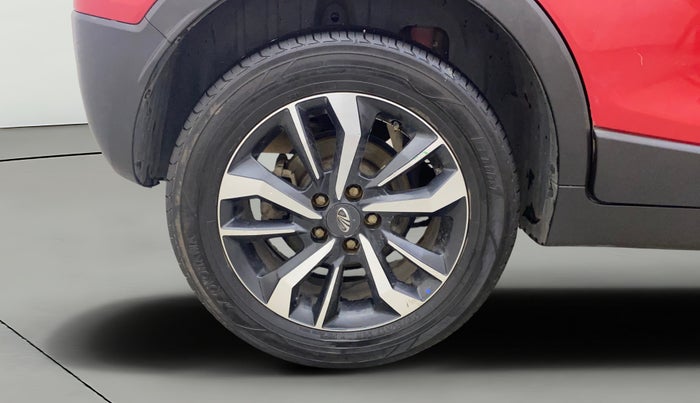 2020 Mahindra XUV300 W8 (O) 1.5 DIESEL, Diesel, Manual, 1,10,988 km, Right Rear Wheel