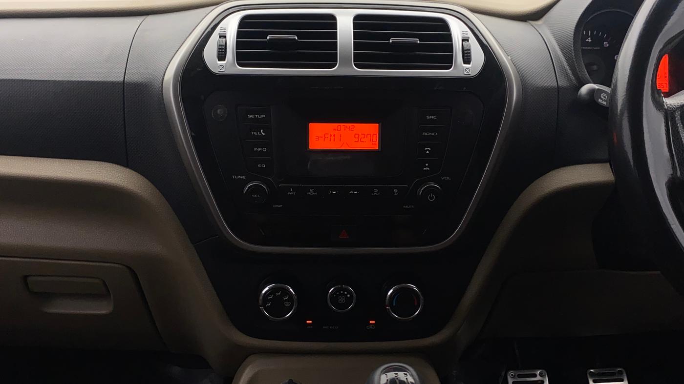 2019 Mahindra TUV300 T6 PLUS, Diesel, Manual, 69,354 km, Air Conditioner