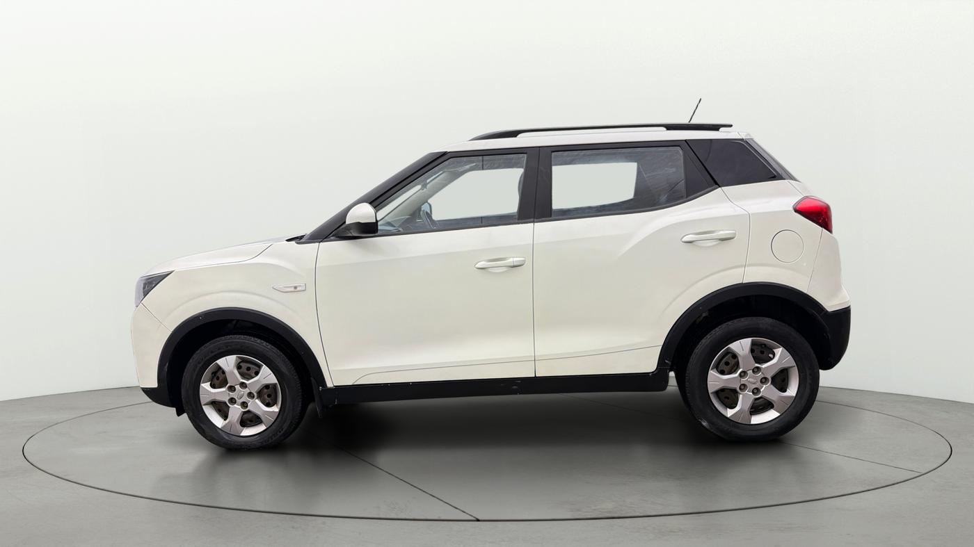 2022 Mahindra XUV300 W6 1.2 PETROL AMT, Petrol, Automatic, 1,14,527 km, Left Side