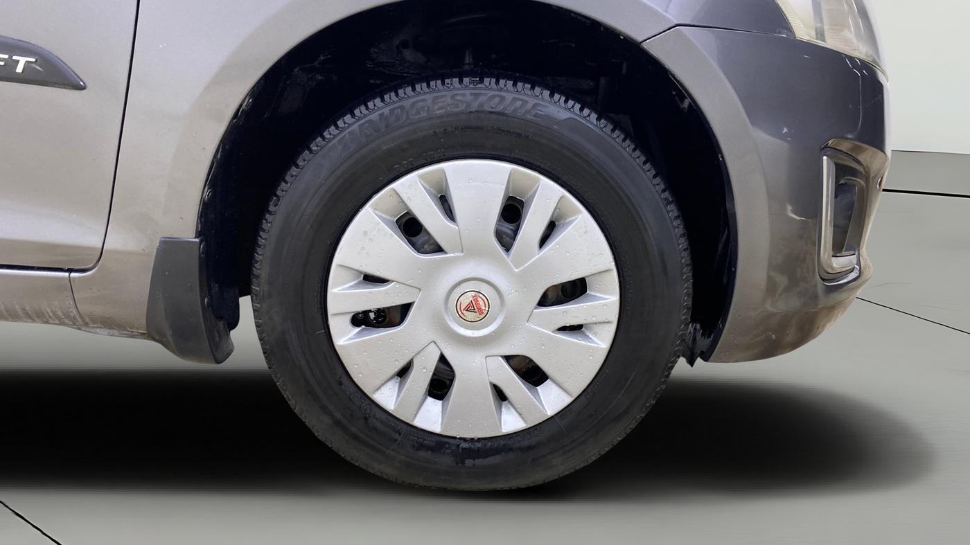 2017 Maruti Swift VXI, Petrol, Manual, 45,756 km, Right Front Wheel