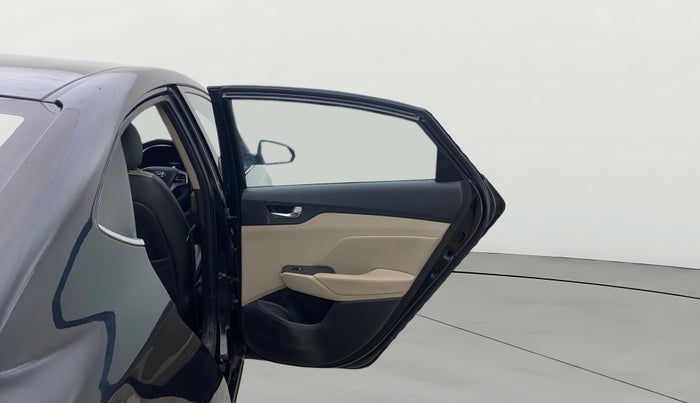 2021 Hyundai Verna SX (O)1.5 MPi, Petrol, Manual, 1,16,629 km, RHS Rear Door